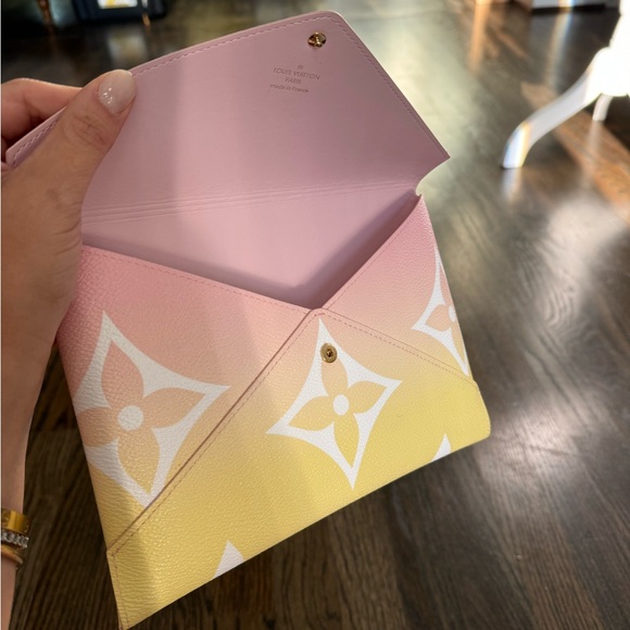 Louis Vuitton By The Pool Kirigami Large - Picture 10 of 12